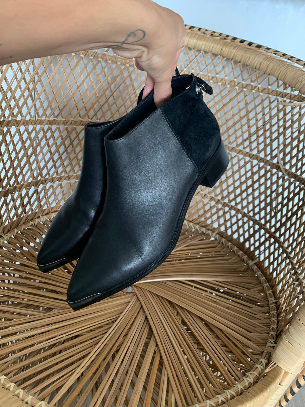 Senso Black suede leather Ankle Boots Loni 38 sleek classic pointed toe