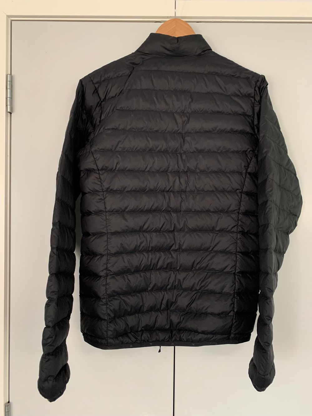 Macpac down puffer jacket padded coat S/M lightweight winter outdoors relaxed fit image 2