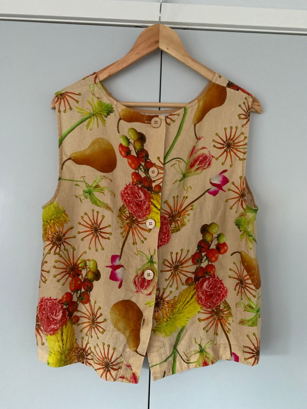 Gorman linen fruit  Floral print Sleeveless beige Top Size 16 pop funky image 3