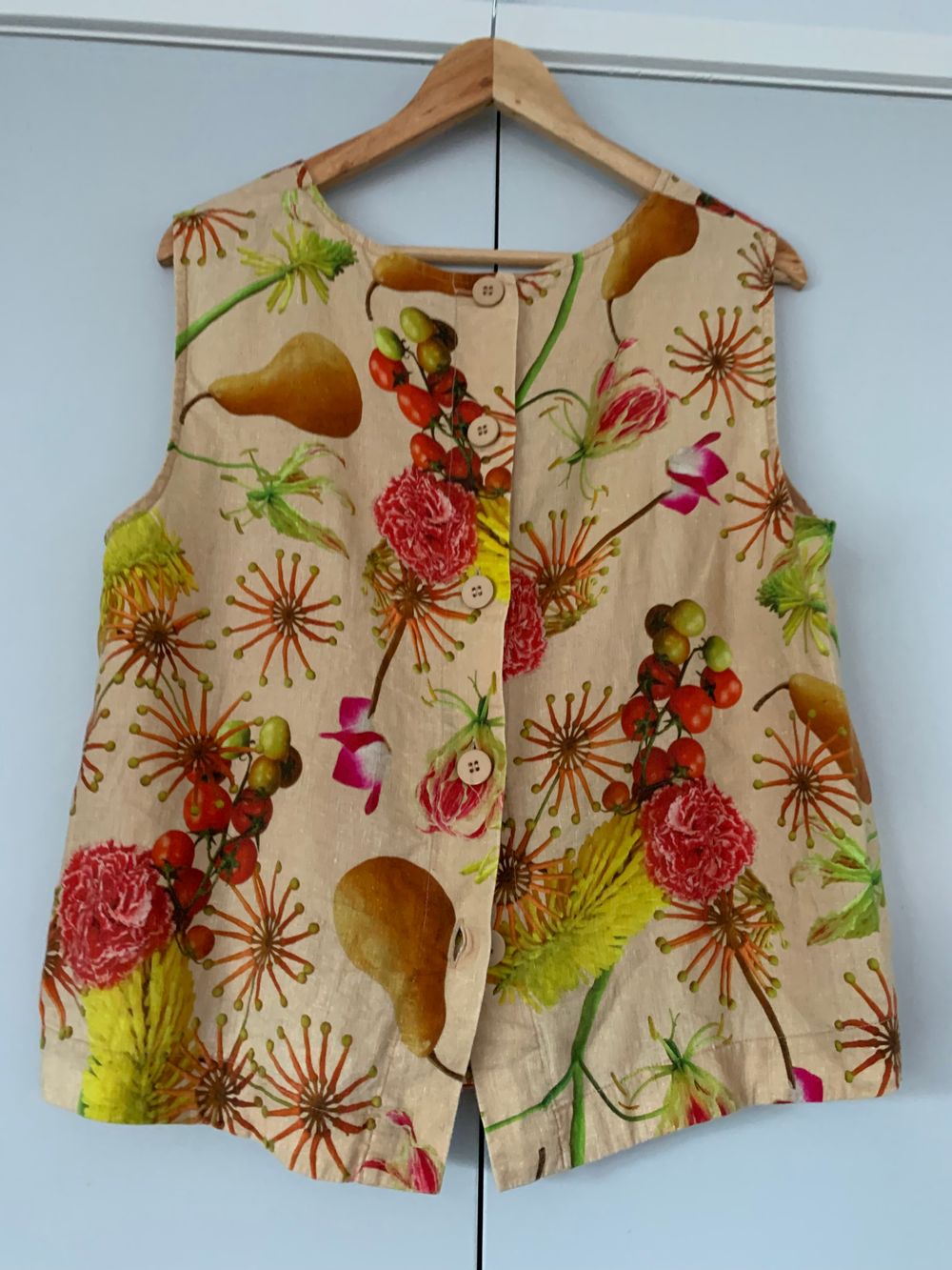 Gorman linen fruit  Floral print Sleeveless beige Top Size 16 pop funky image 6