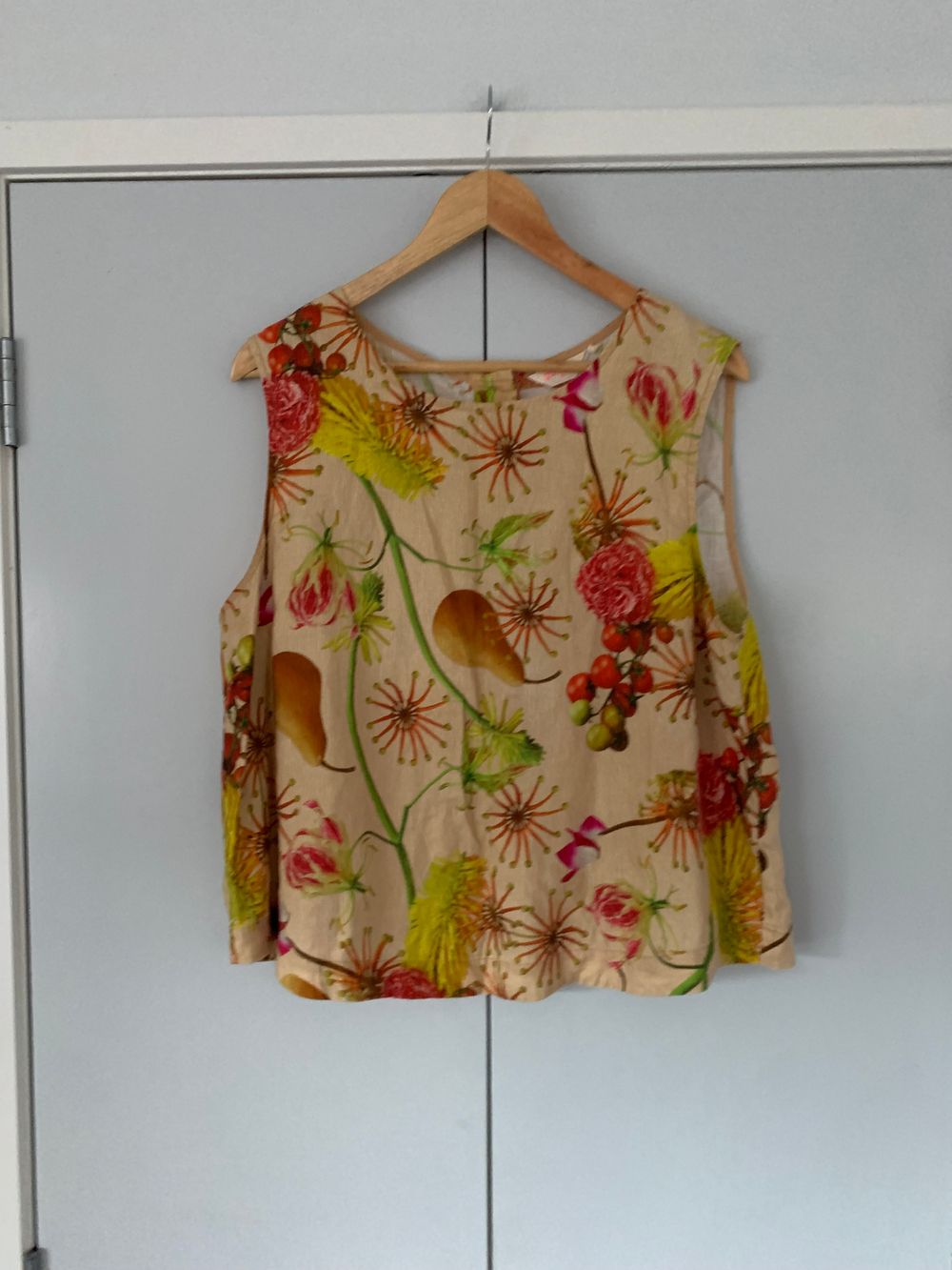 Gorman linen fruit  Floral print Sleeveless beige Top Size 16 pop funky image 7