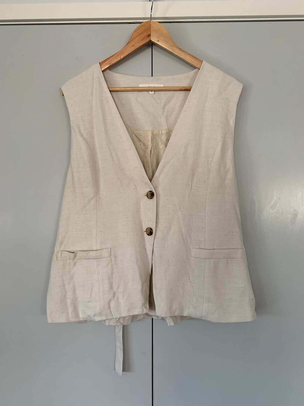 Max linen waistcoat Beige Sleeveless Vest Size XL casual elevated timeless chic capsule neutral