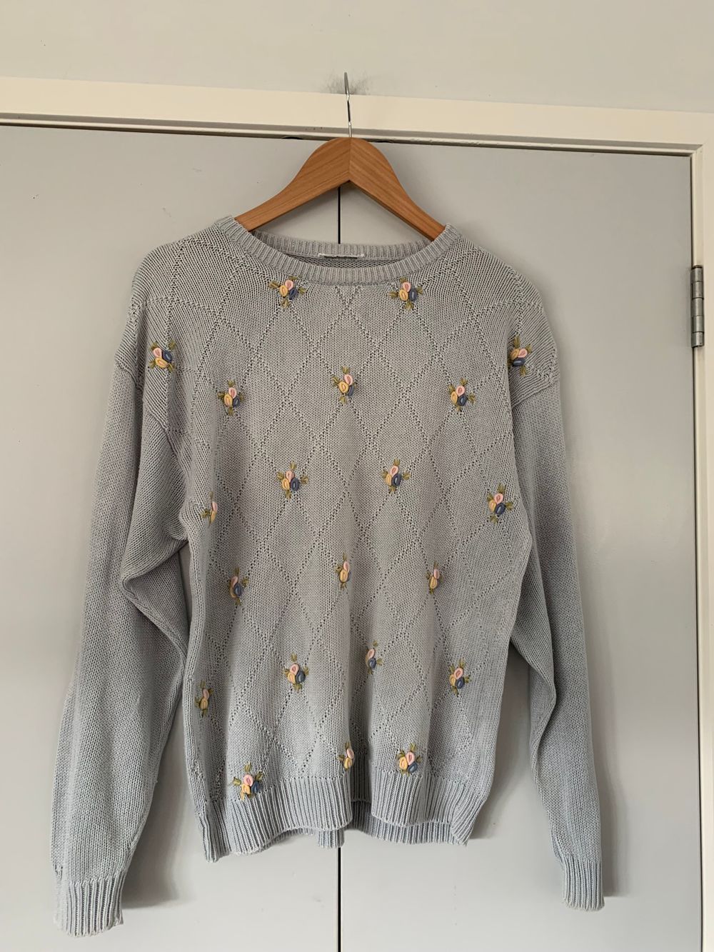 Vintage 90’s baby blue Cotton embroidery flower 3d patterned Floral Knit Jumper M relaxed loose fit