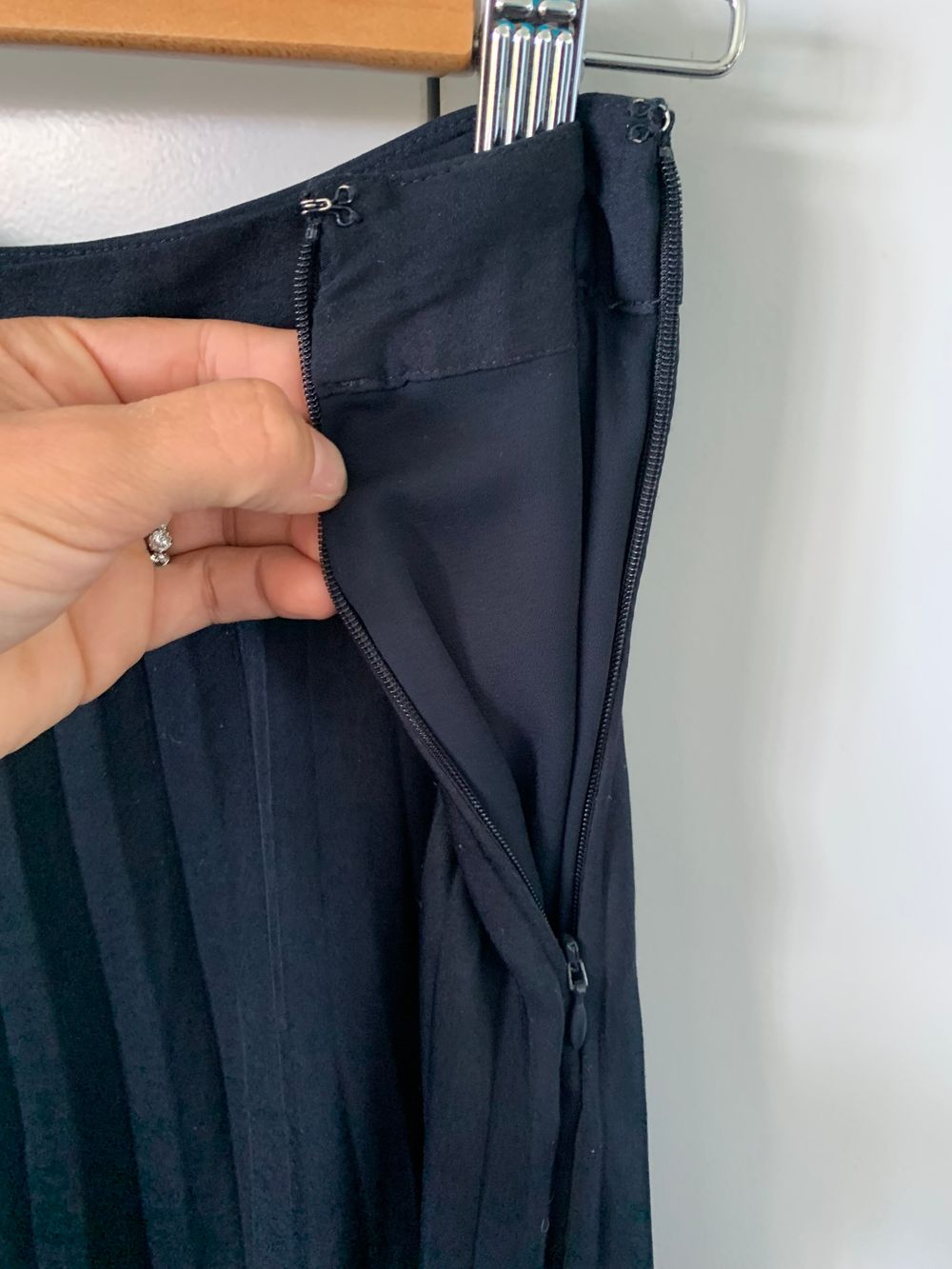 Max satin Pleated midi Skirt navy blue preppy chic classic image 4