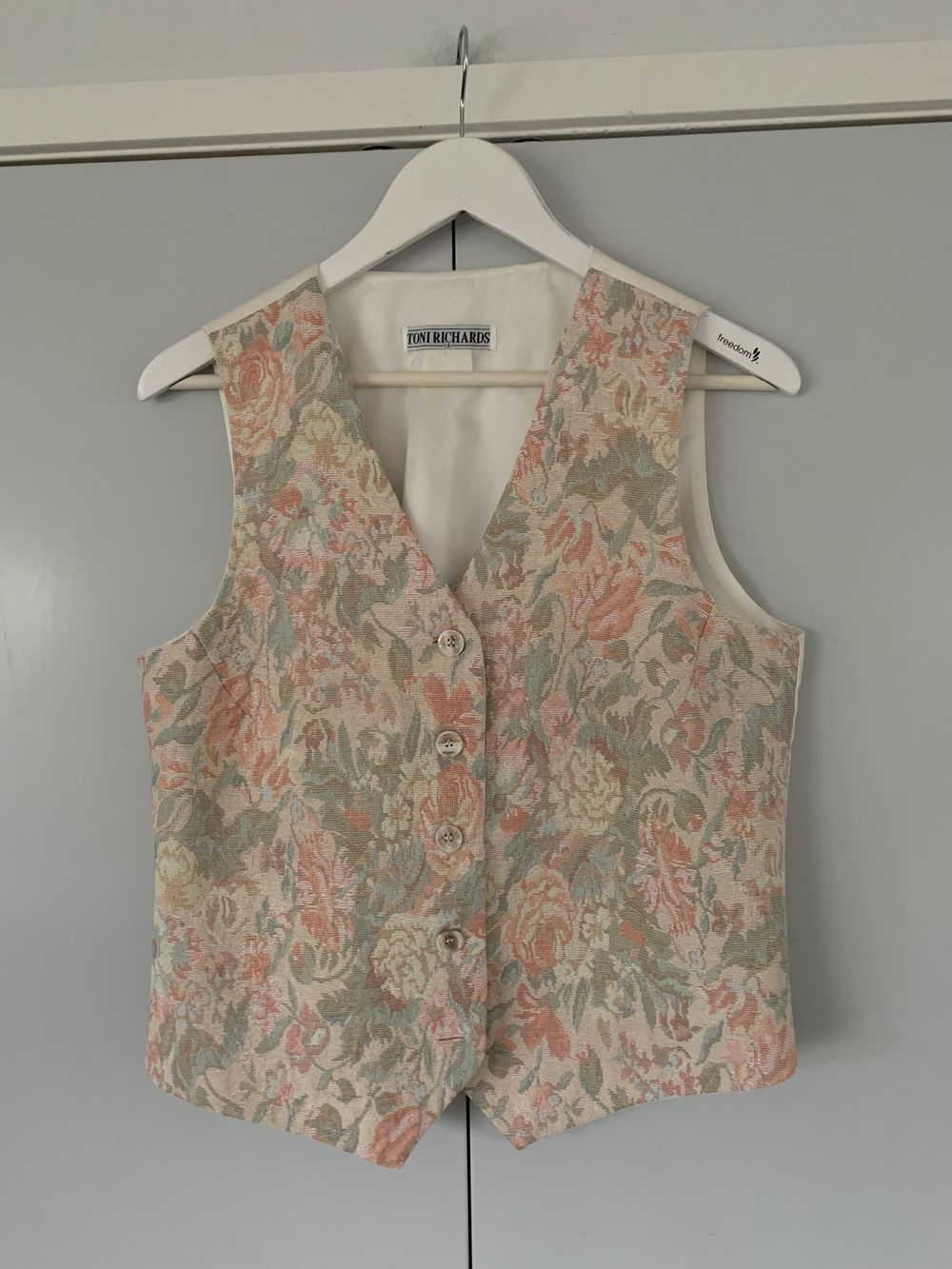 Vintage waistcoat silk tapestry floral pastel cream Toni Richards Classic poetcore heritage Jacquard Vest sleeveless top button up