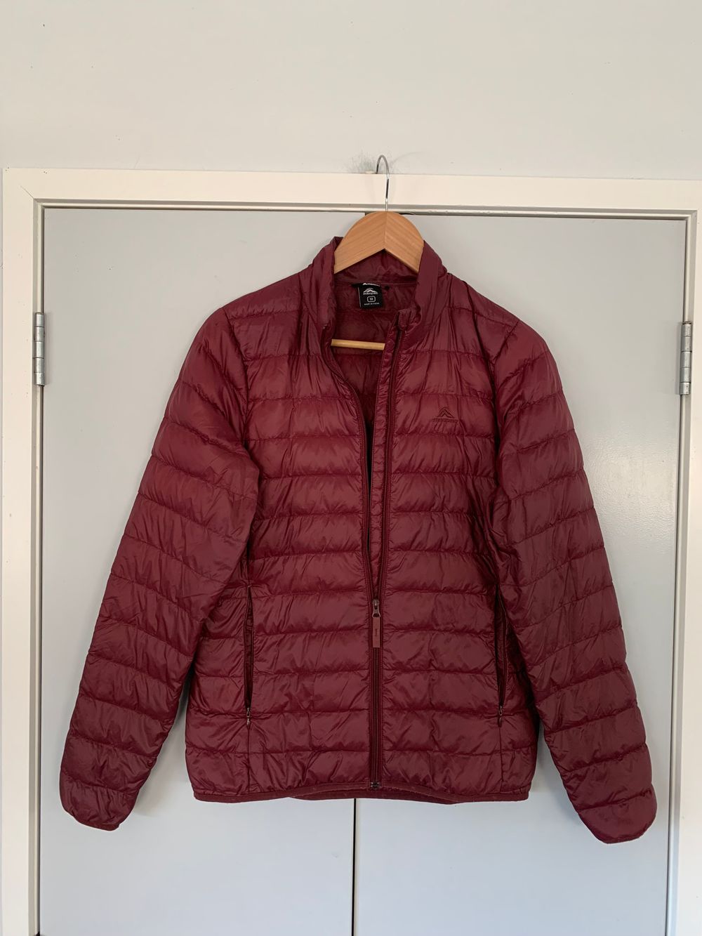 Macpac Uber Light Down Jacket zipUp M/10 burgundy casual outerwear