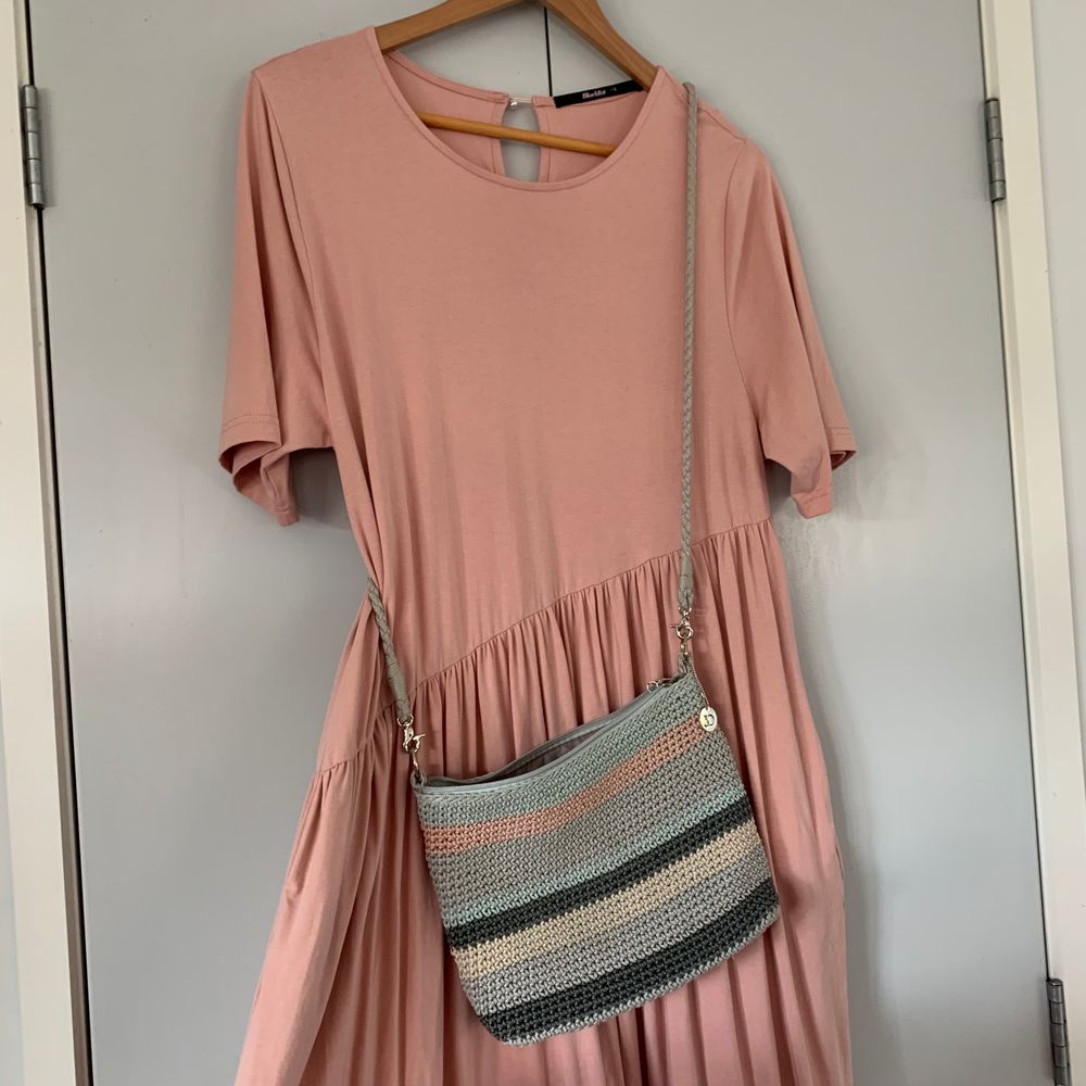 The Sak Crochet Crossbody Bag handmade grey pink image 5
