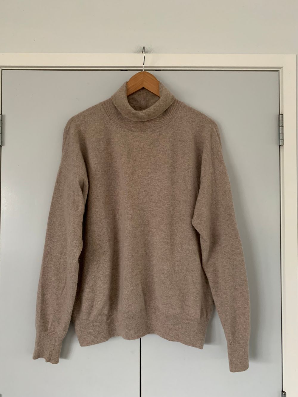 Muse Cashmere  turtleneck Jumper luxury capsule minimalist neutral beige L/12