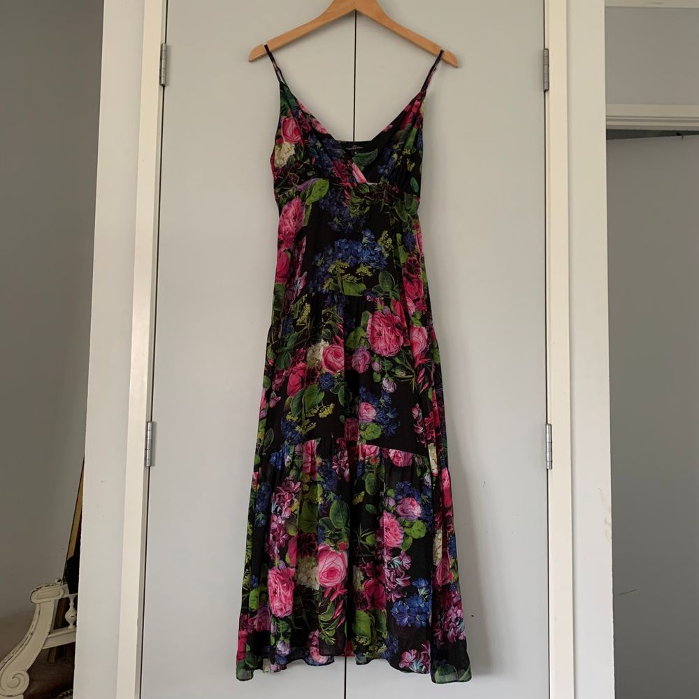 Augustine Floral Black Midi Dress ruffle flowy romantic S