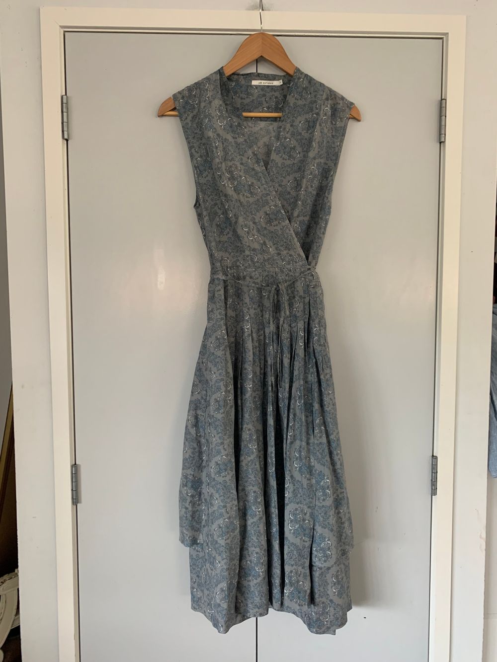 Lee Mathews Silk midi Dress paisley blue sleeveless timeless luxury M Parisian chic