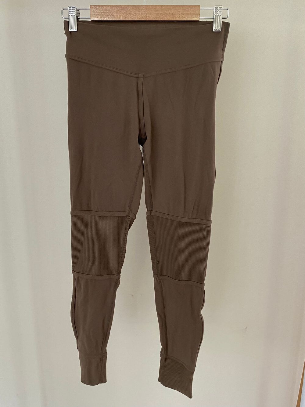 Etch Scrunched Khaki Leggings - M