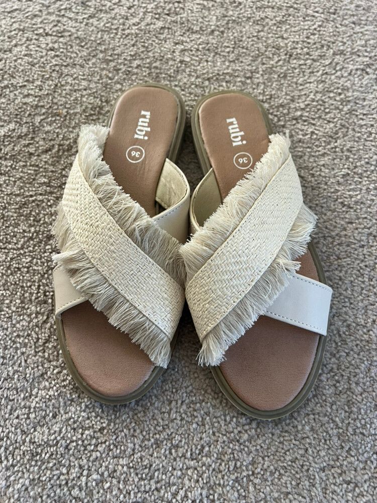 Rubi Tan And White Sandles