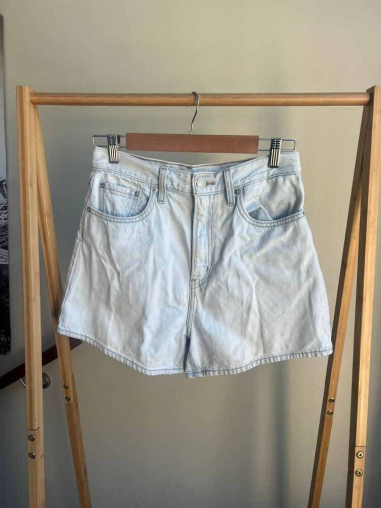Levi SHORTS -  Gorgeous High Loose Shorts size 27 (size 9-10 NZ women)