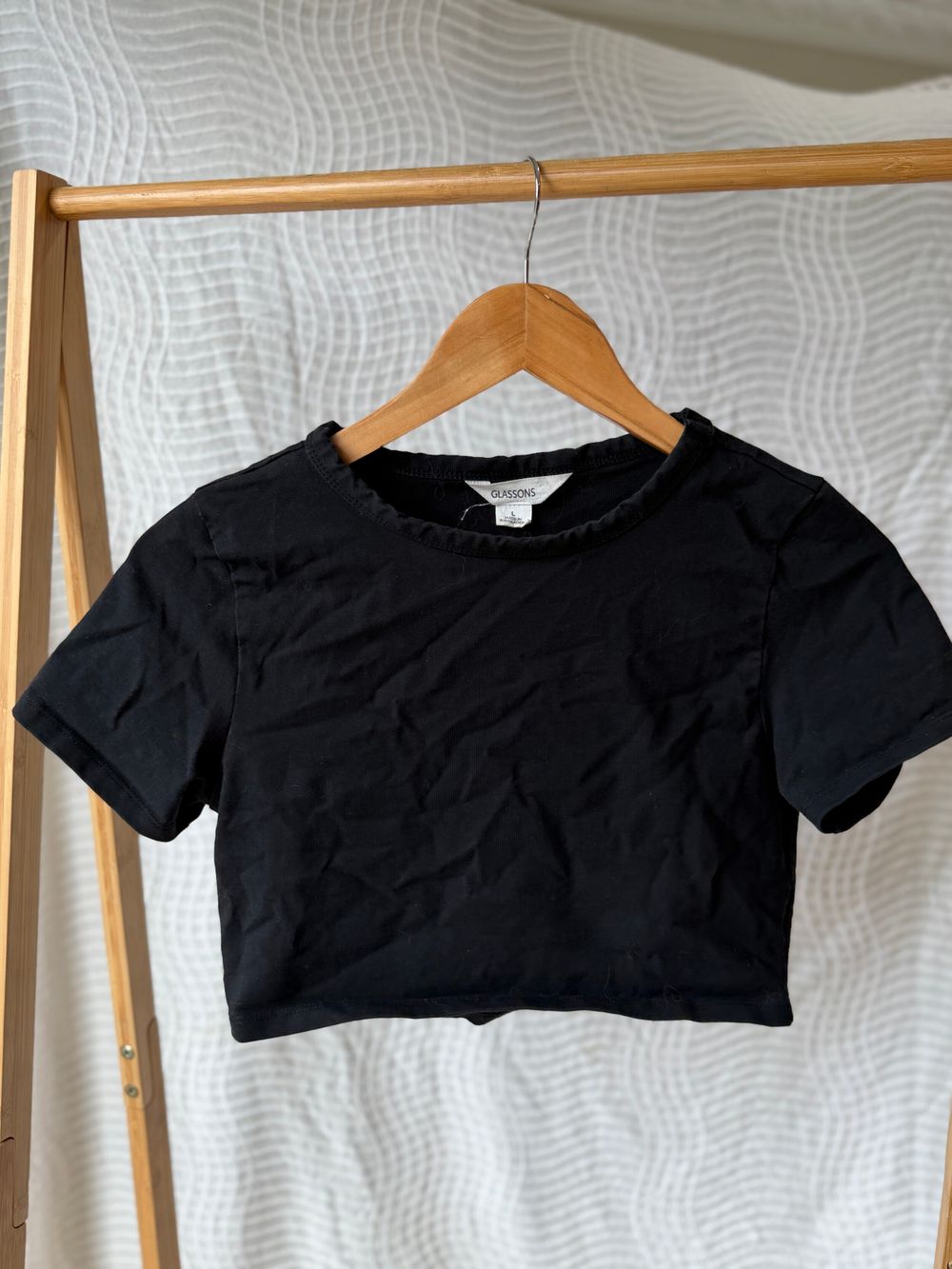 Glassons Black Cropped T-Shirt size L