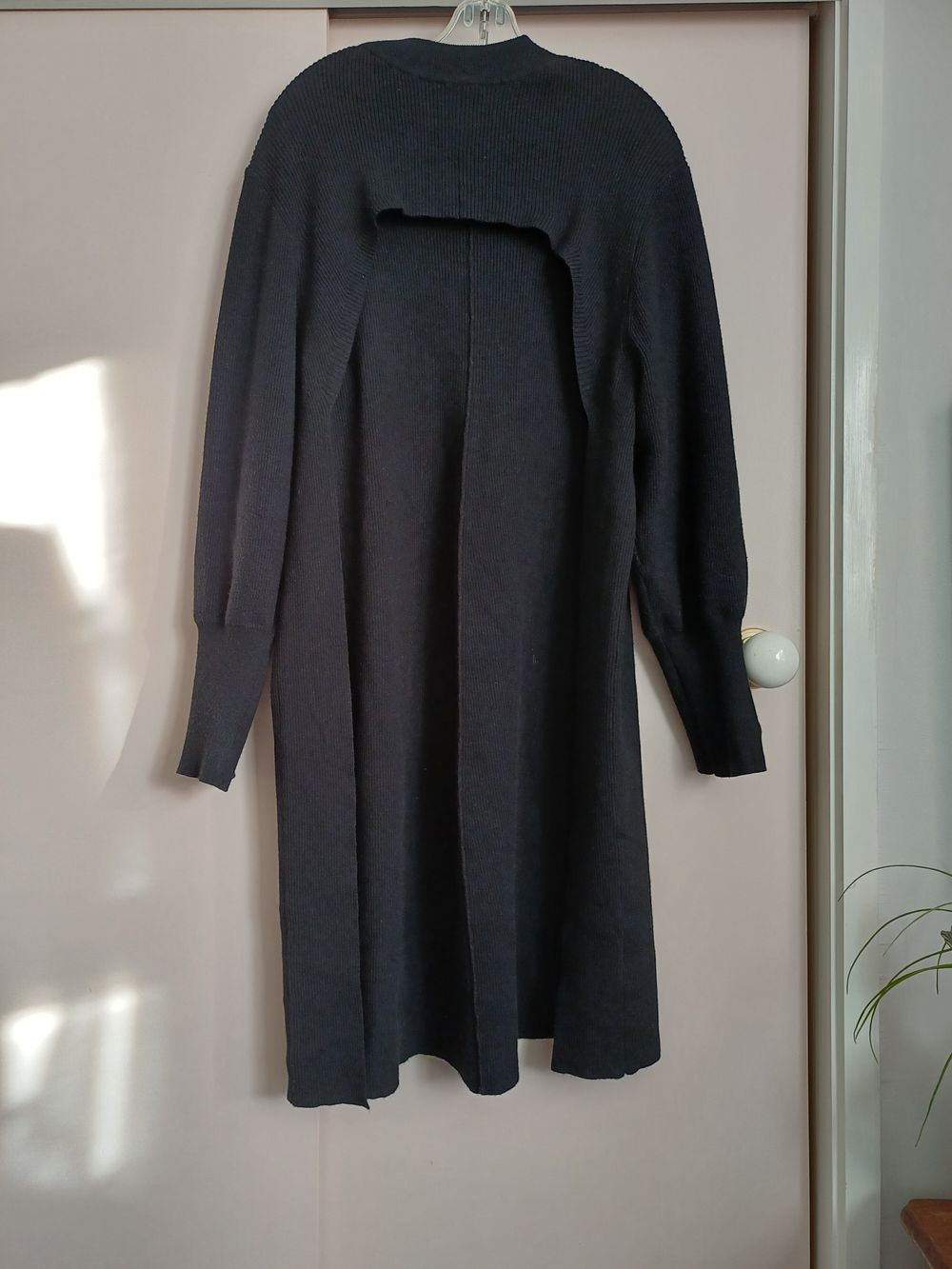 Cut out cardi
