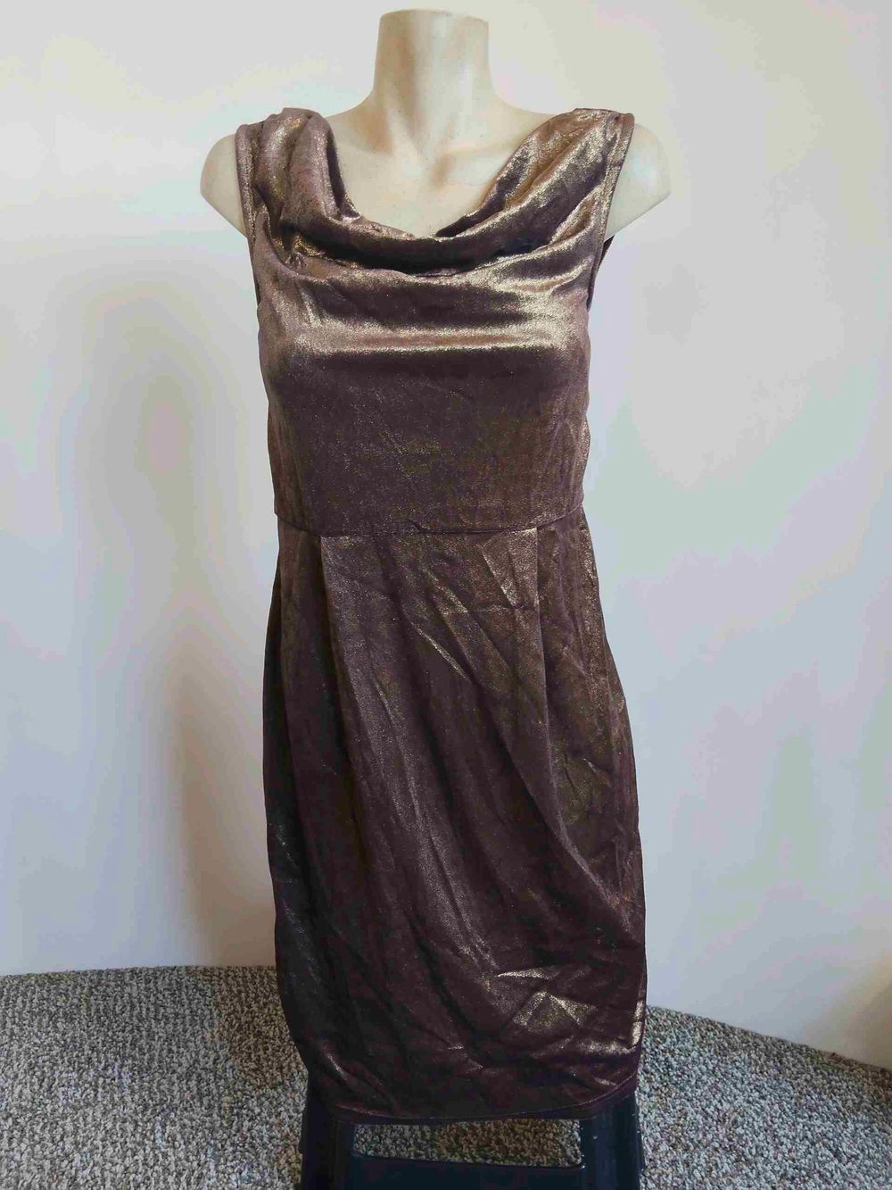 zara bronze metallic dress Can we have a moment for the dress?! Zara does not miss #zarahaul #zarafinds #zaramididress #zarametallicdress #nycblackgirls #ootd #canong7xmarkiisetting