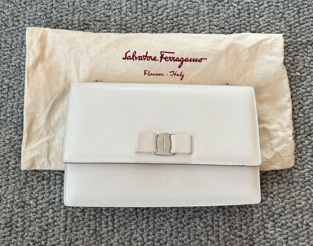 Unused Salvatore Ferragamo Bow Chain Wallet