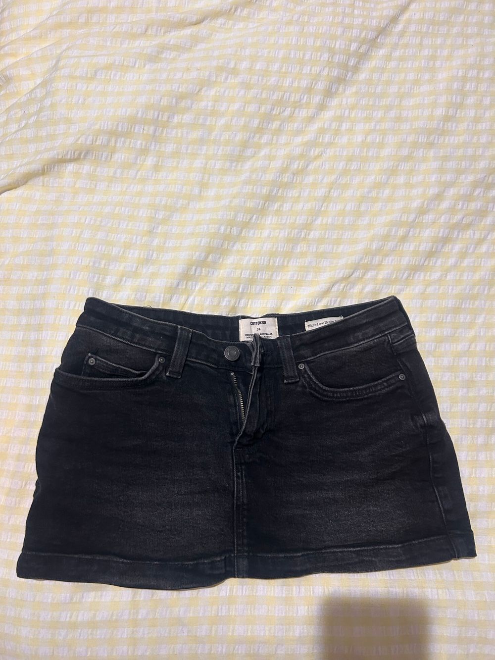 Low rise black skirt