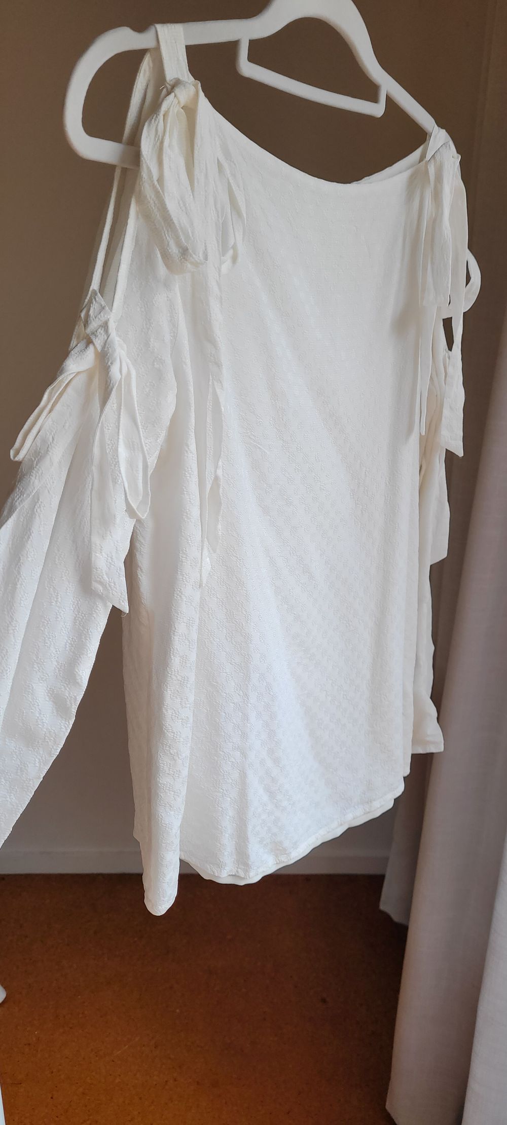 Club Monaco White Tie Top