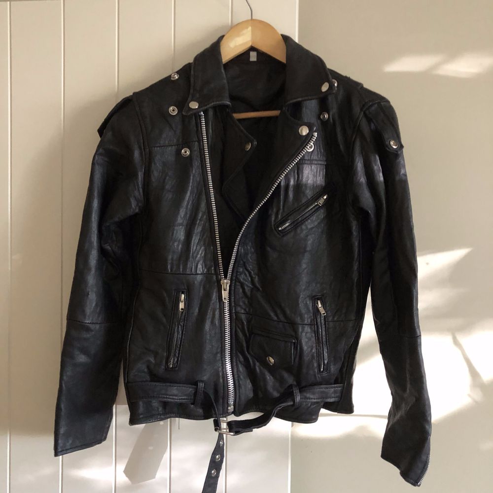 Pelechecoco Black Leather Jacket