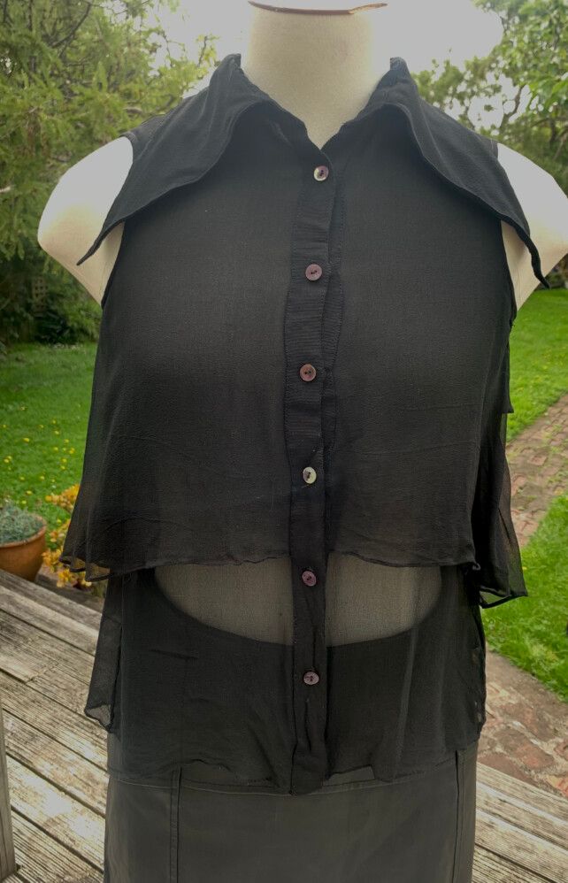 Trelise Cooper Black Sleeveless Shirt Size 10