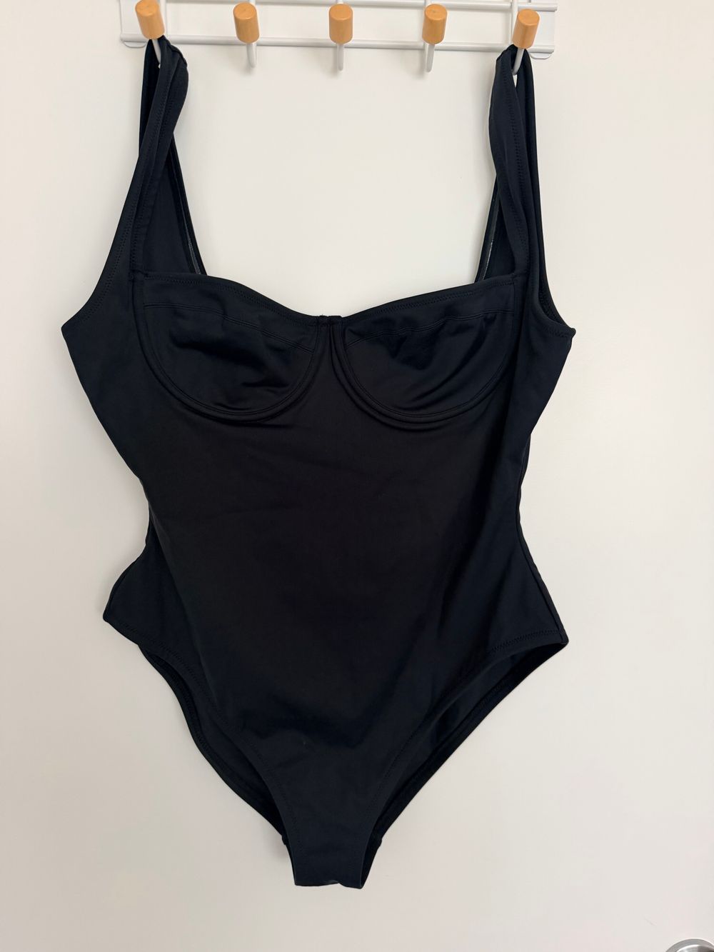 SKIMS Shaping Swim Underwire One Piece – Onyx