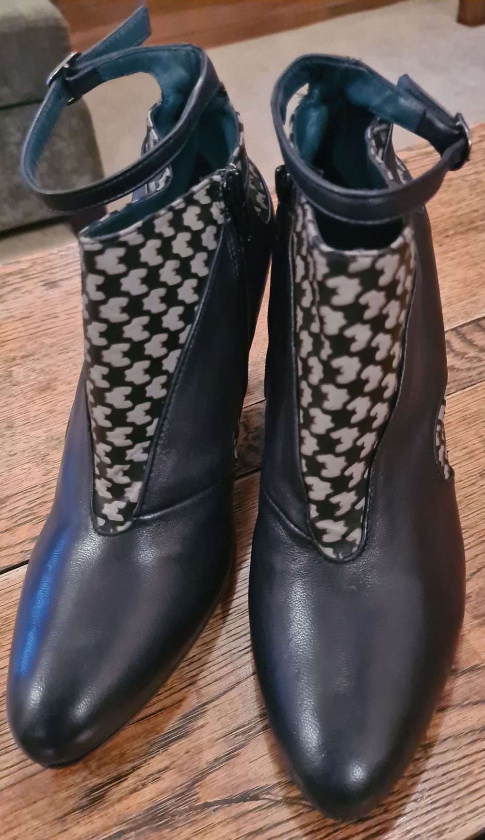 Italian IXOS Black & White Shoes Size 39