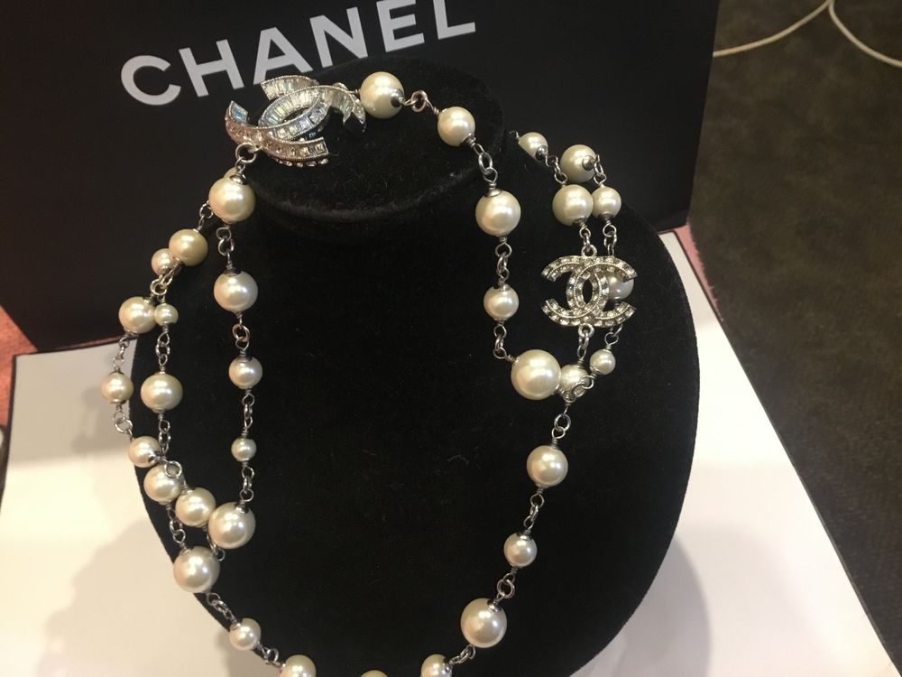 Long new CC with pearls and silver beautiful piece of jewellery.