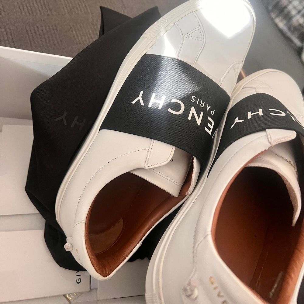 Auth Givenchy ladies sneakers white leather 5.5 us come in box with dustbag.