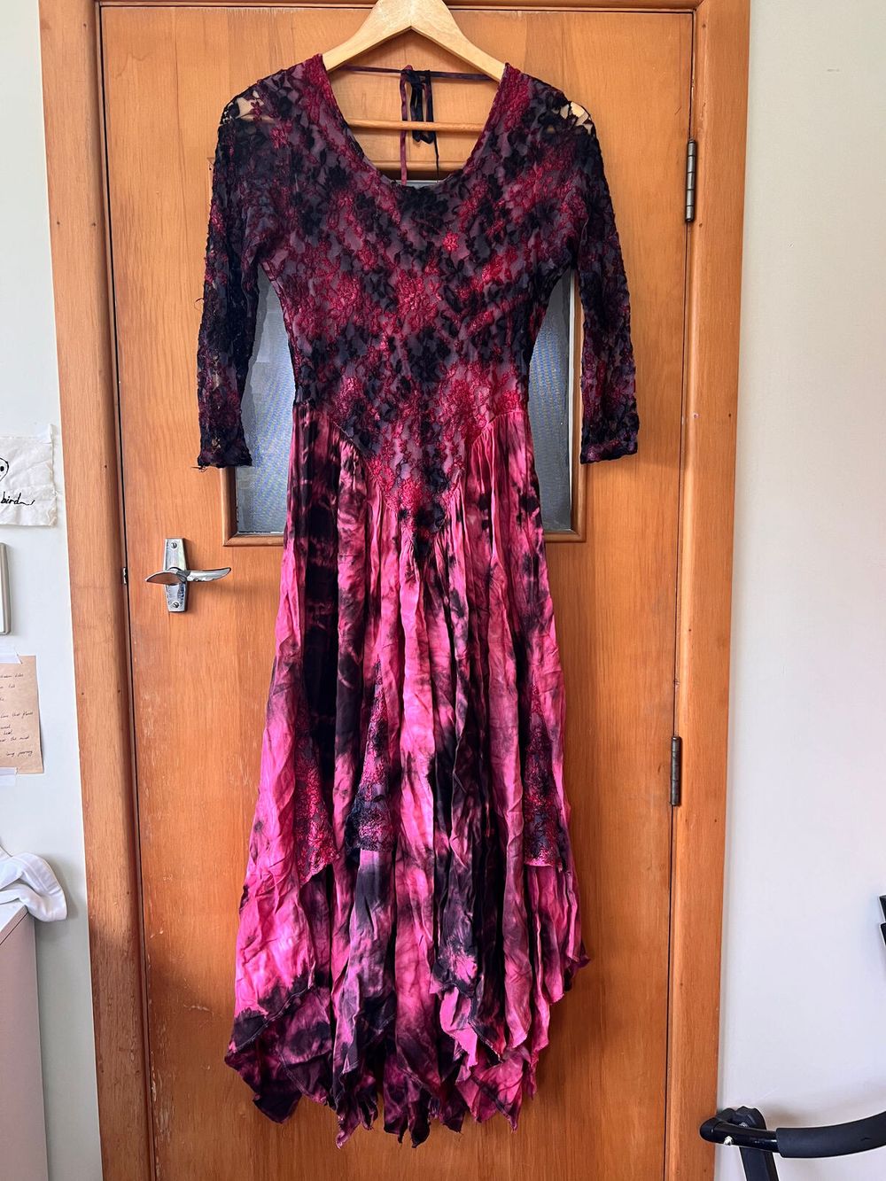 Adventageous - Gorgeous made in nz vintage dress on Designer Wardrobe Adventageous - Gorgeous made in nz vintage dress on Designer Wardrobe