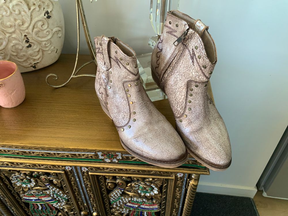 Circle G Ankle Boots