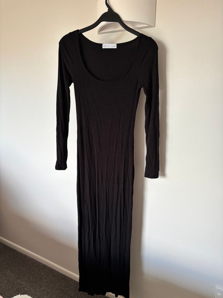 Long Sleeve Scoop Neck Black Dress