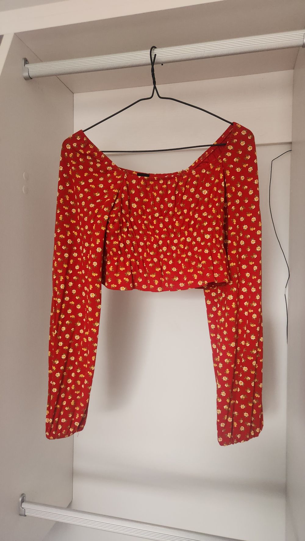 Cropped long sleeve Top