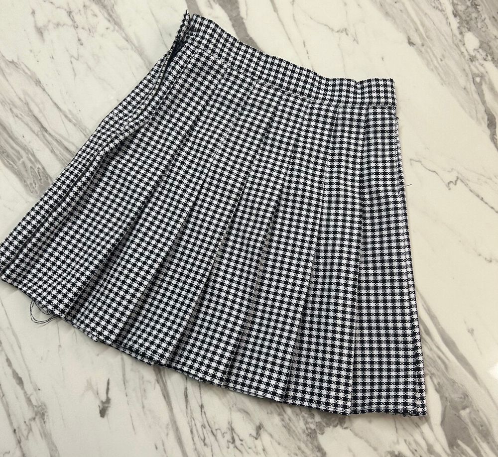 Black & white check pleated mini skirt