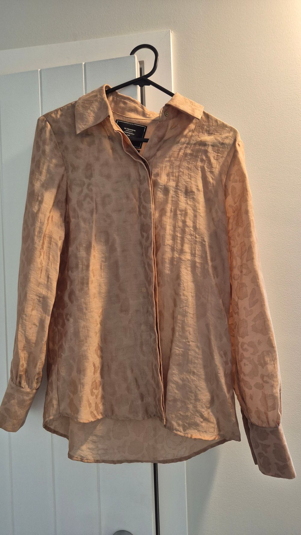 Silky leopard print top XS