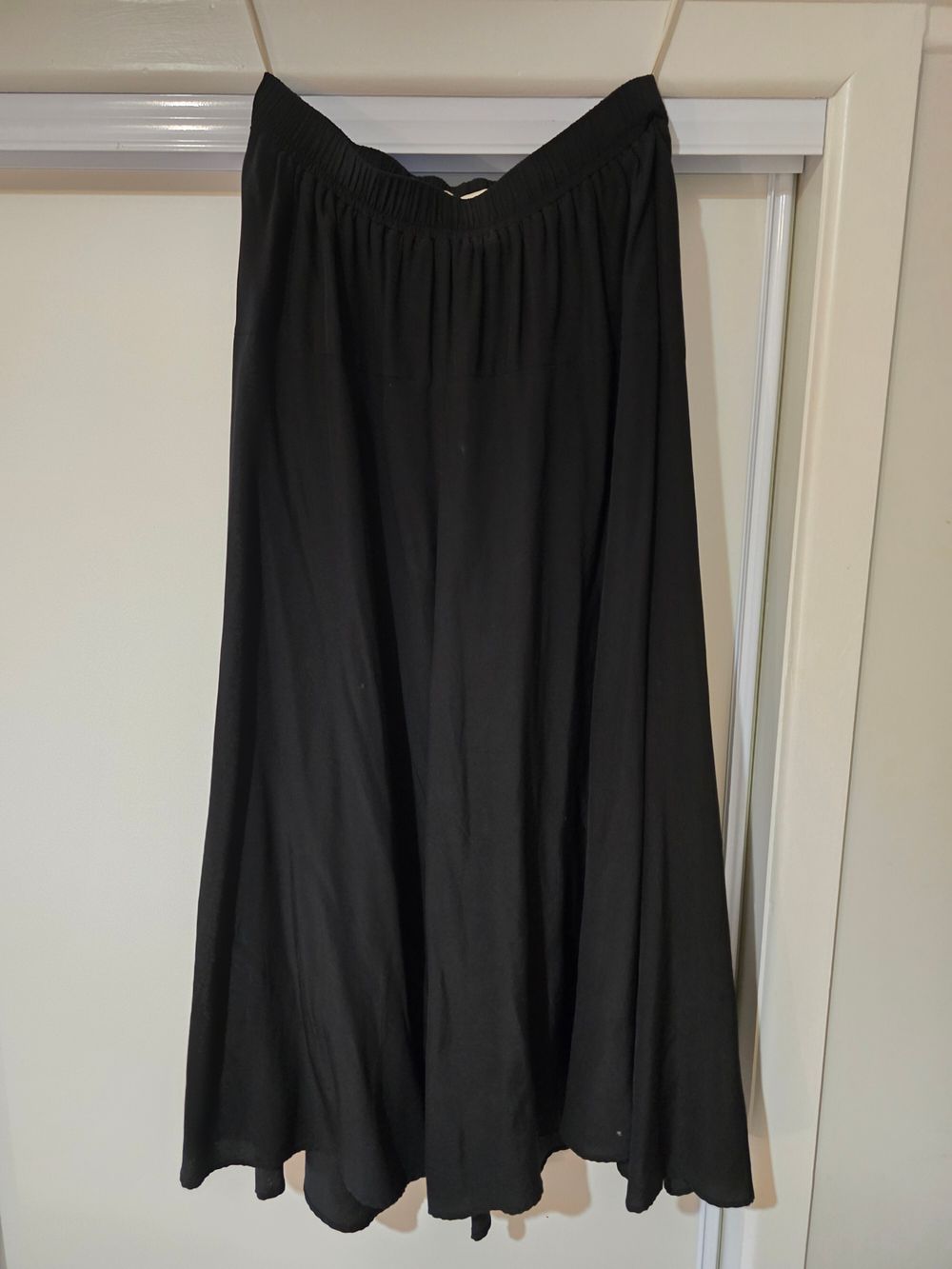 Juliette Hogan 100% silk skirt