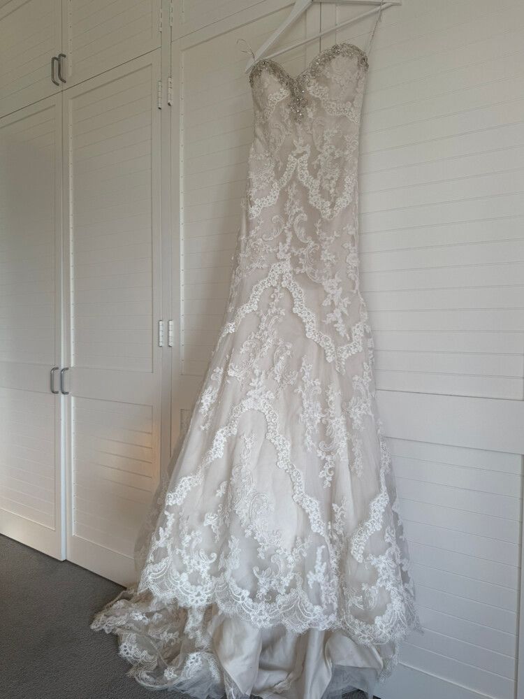Vintage wedding dress - best suit size 8, 10