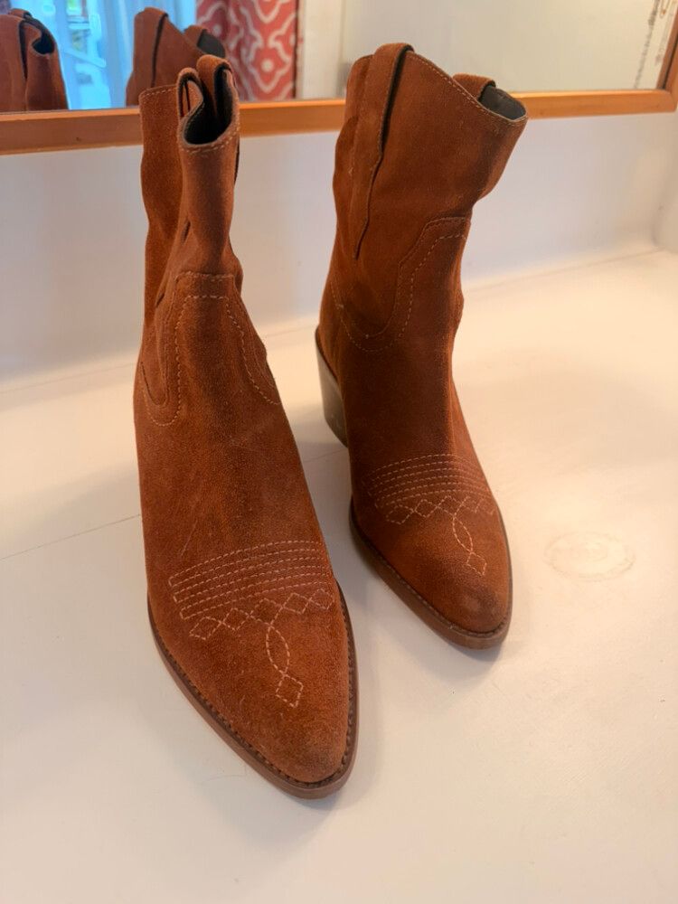 Mi Piaci Brown Suede Cowboy Boots