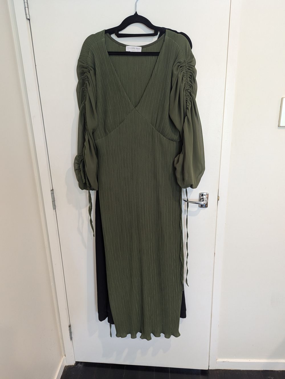 Never Fully Dressed - Green maxi dress on Designer Wardrobe Never Fully Dressed - Green maxi dress on Designer Wardrobe