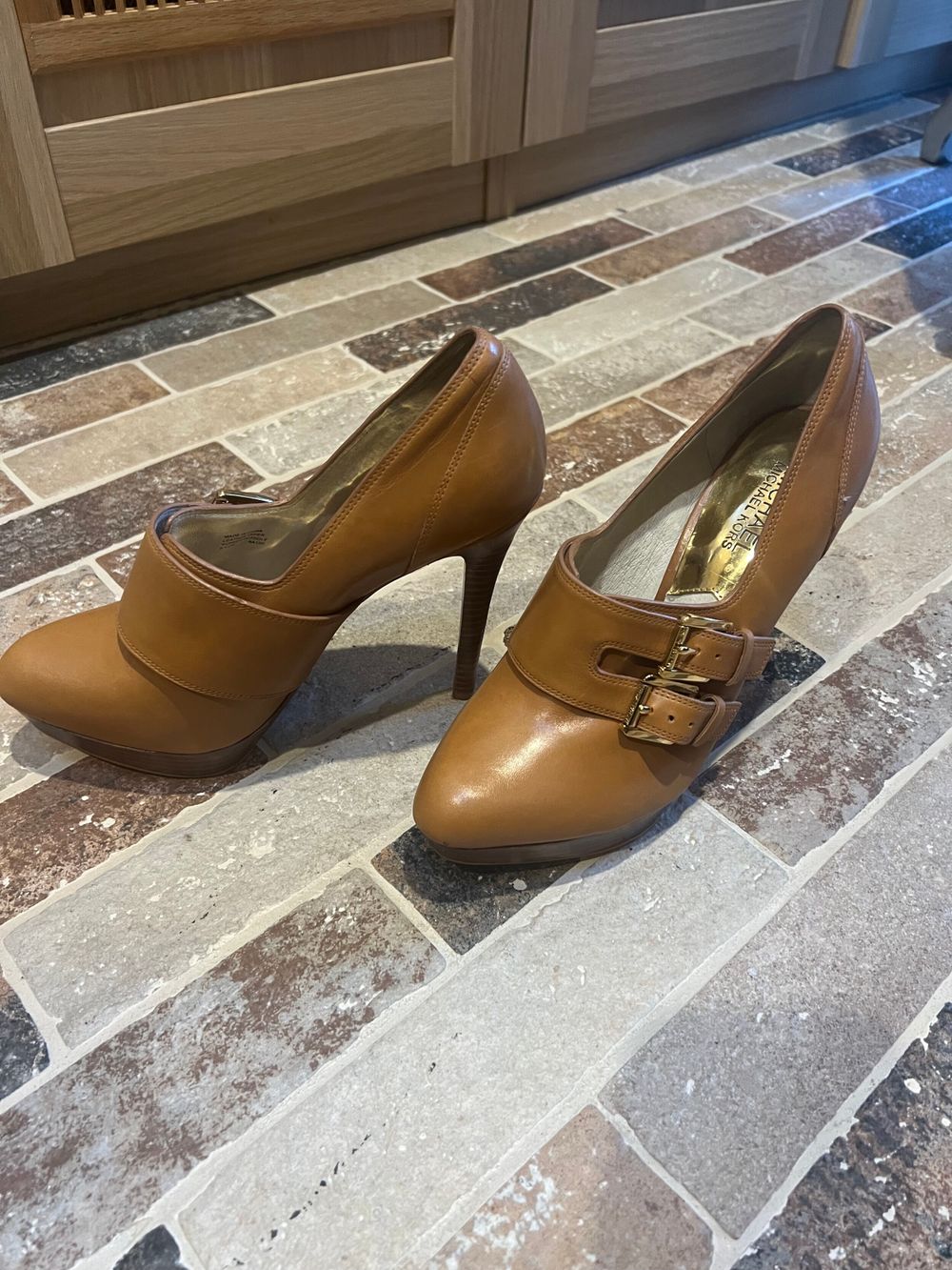 MICHAEL KORS Tan Leather Heels / Pumps