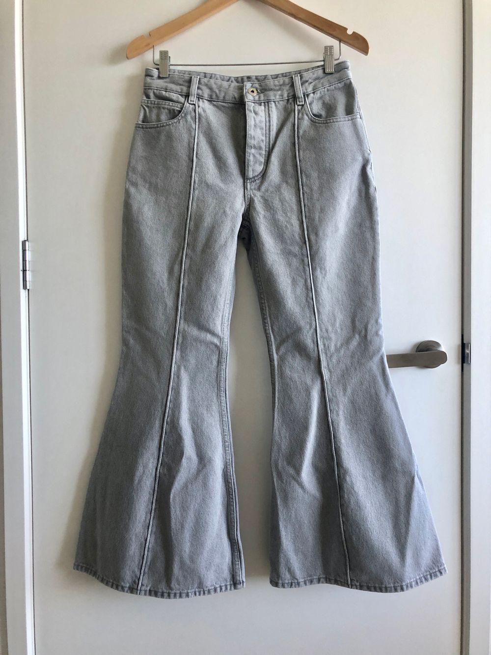 RRP $1750 BOTTEGA VENETA Cropped High Rise Flared Light Grey Jeans IT 40 AU 8-10