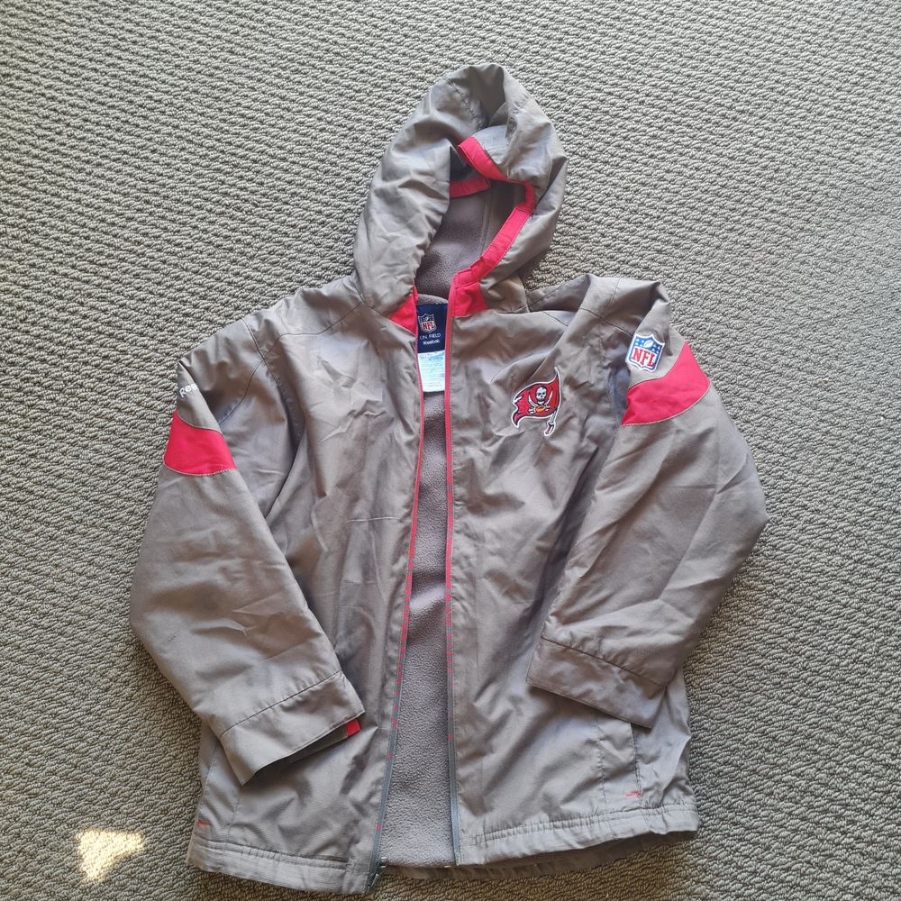 Nfl buccaneers jacket - youth Medium