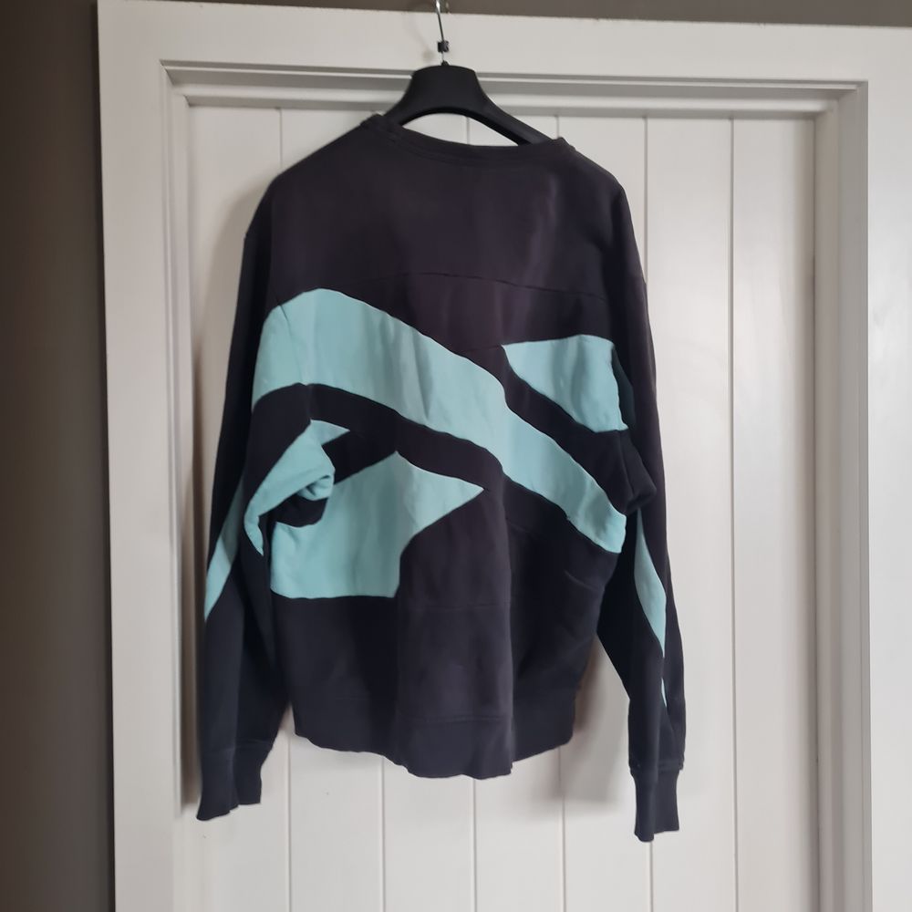 reebok crewneck jumper- medium