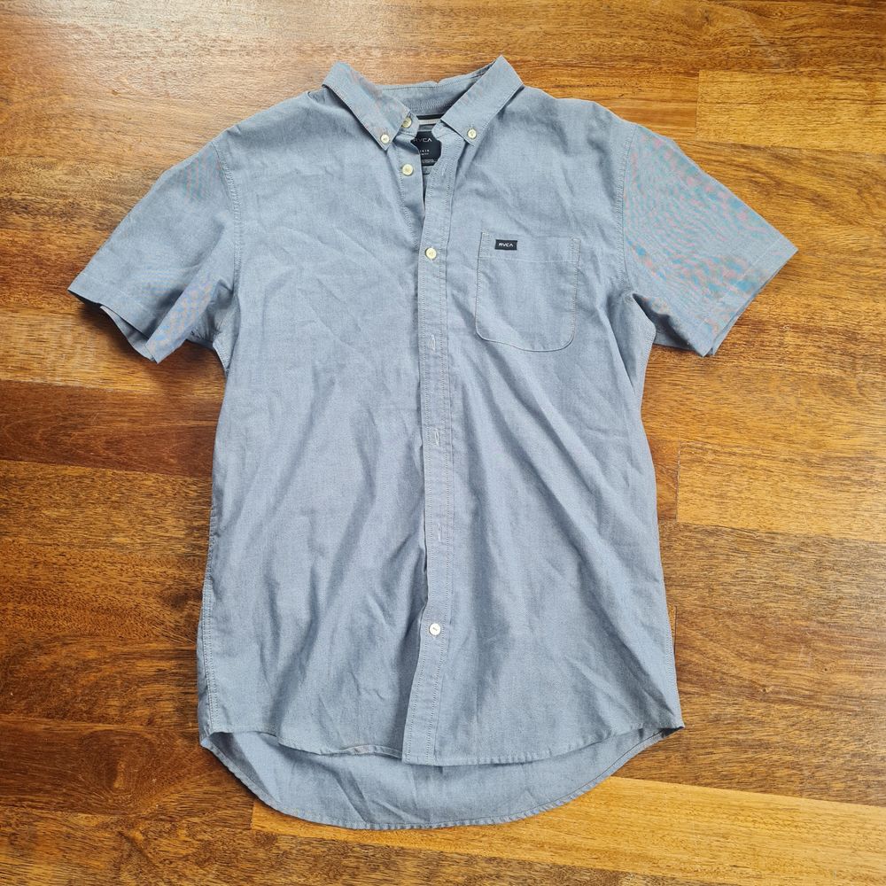 RVCA shirt - large
