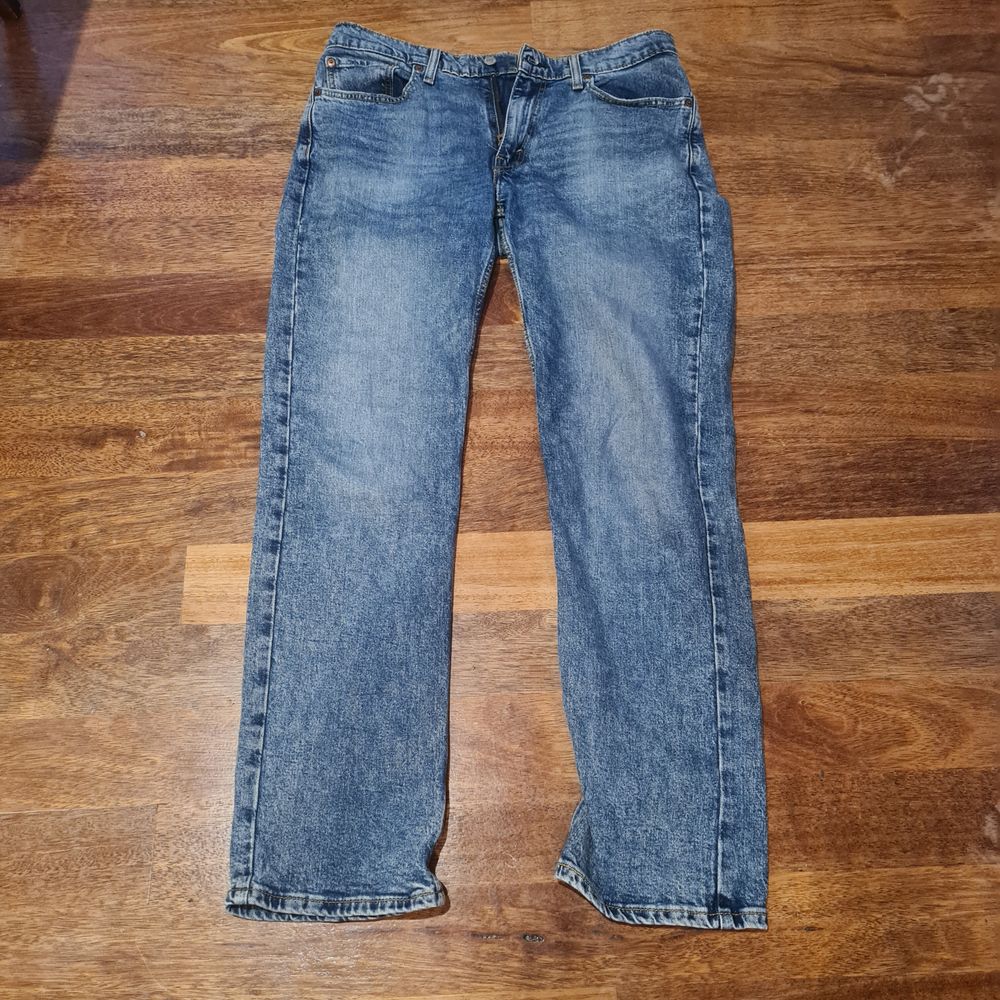 Levi jeans - 33"