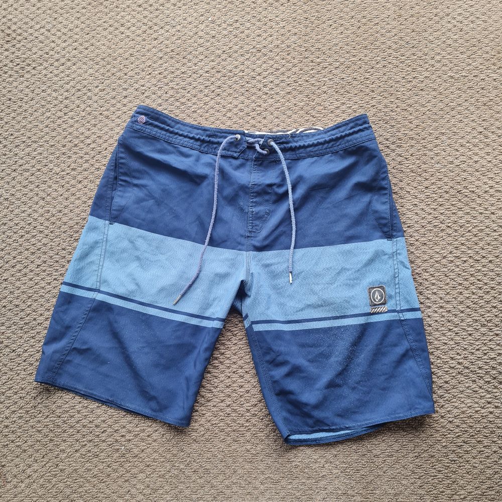 Volcom board shorts - 34"