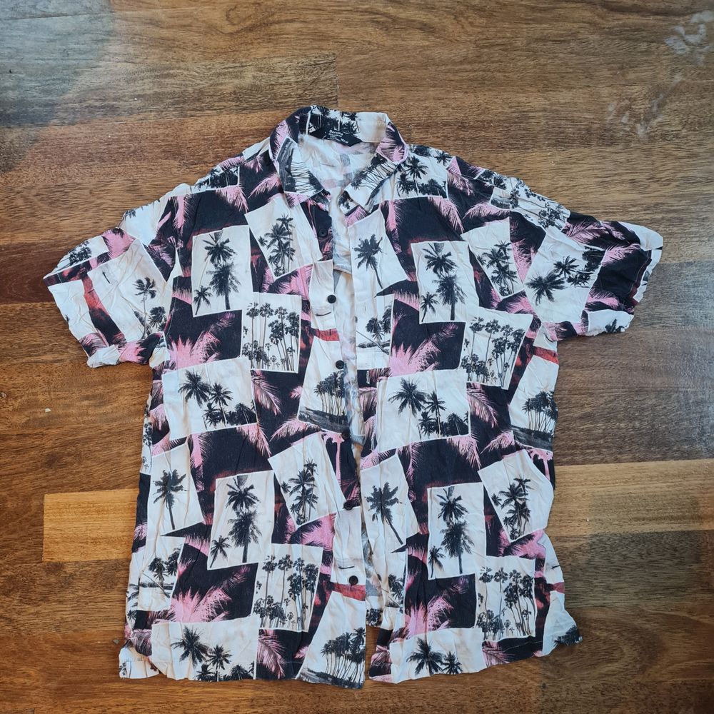 Black Pink And White Palm Tree Print Shirt - Large - Bershka