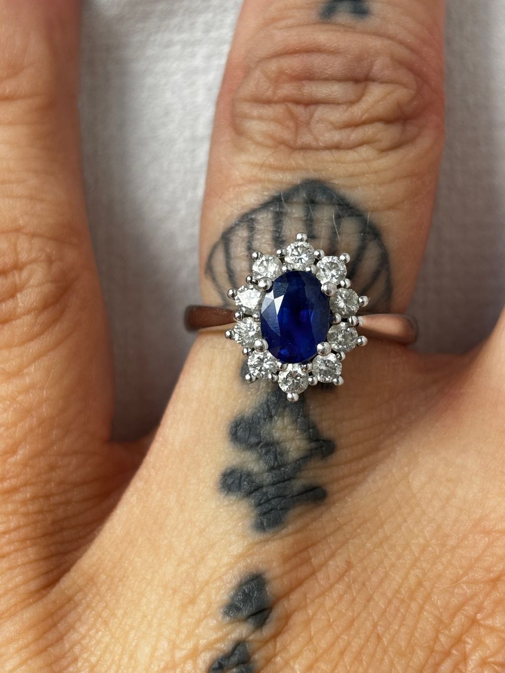 18ct White Gold Sapphire & Diamond Cluster Ring – Size 6