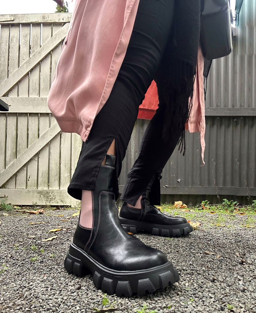 Black Pink Chelsea Boots EU39