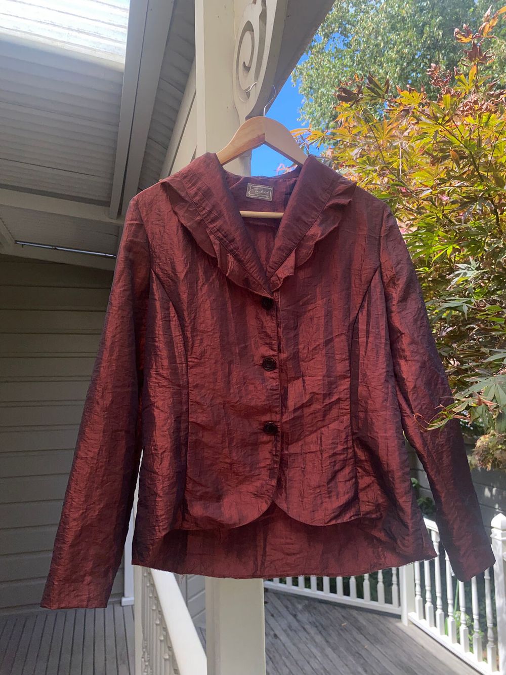 Vintage Cachet Rouge Button Up